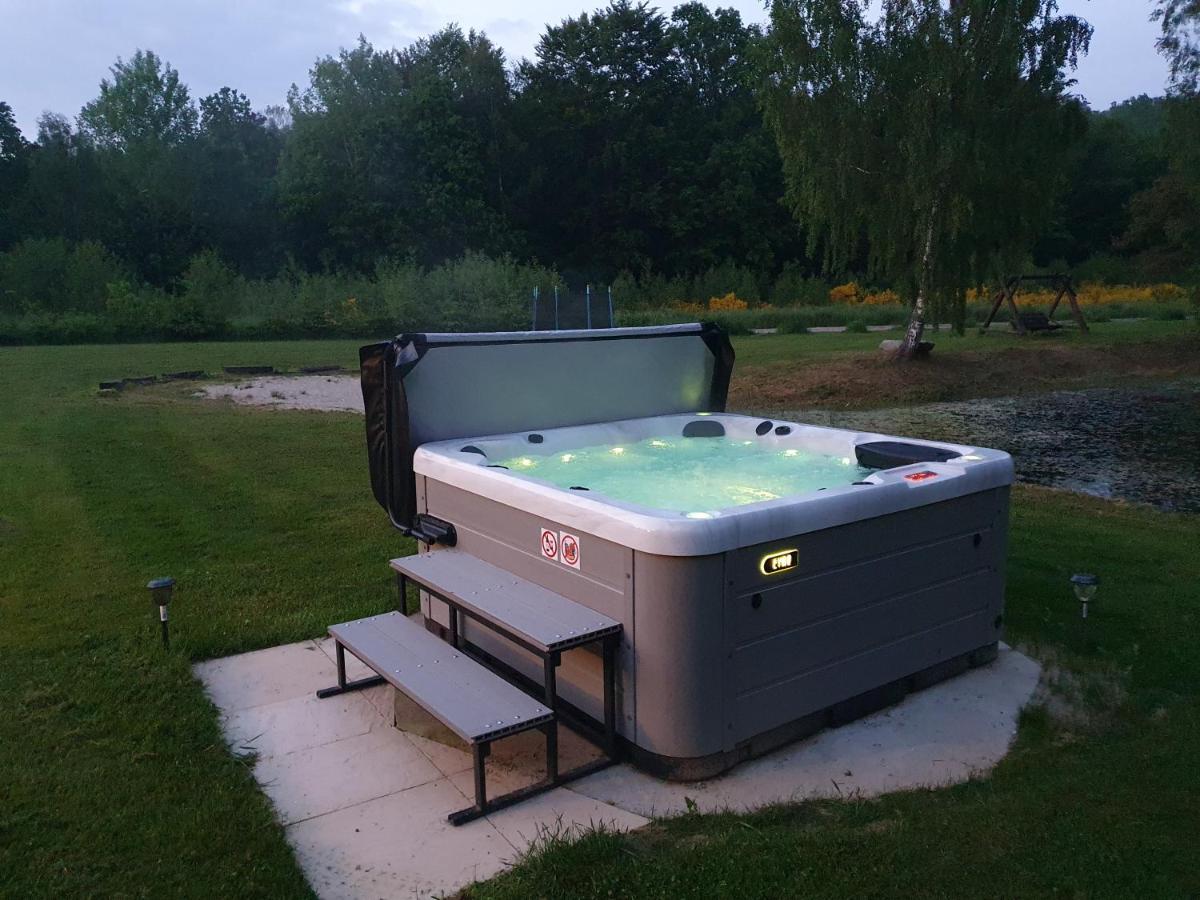 Mana Village - Jacuzzi&Sauna Barlomino Luaran gambar